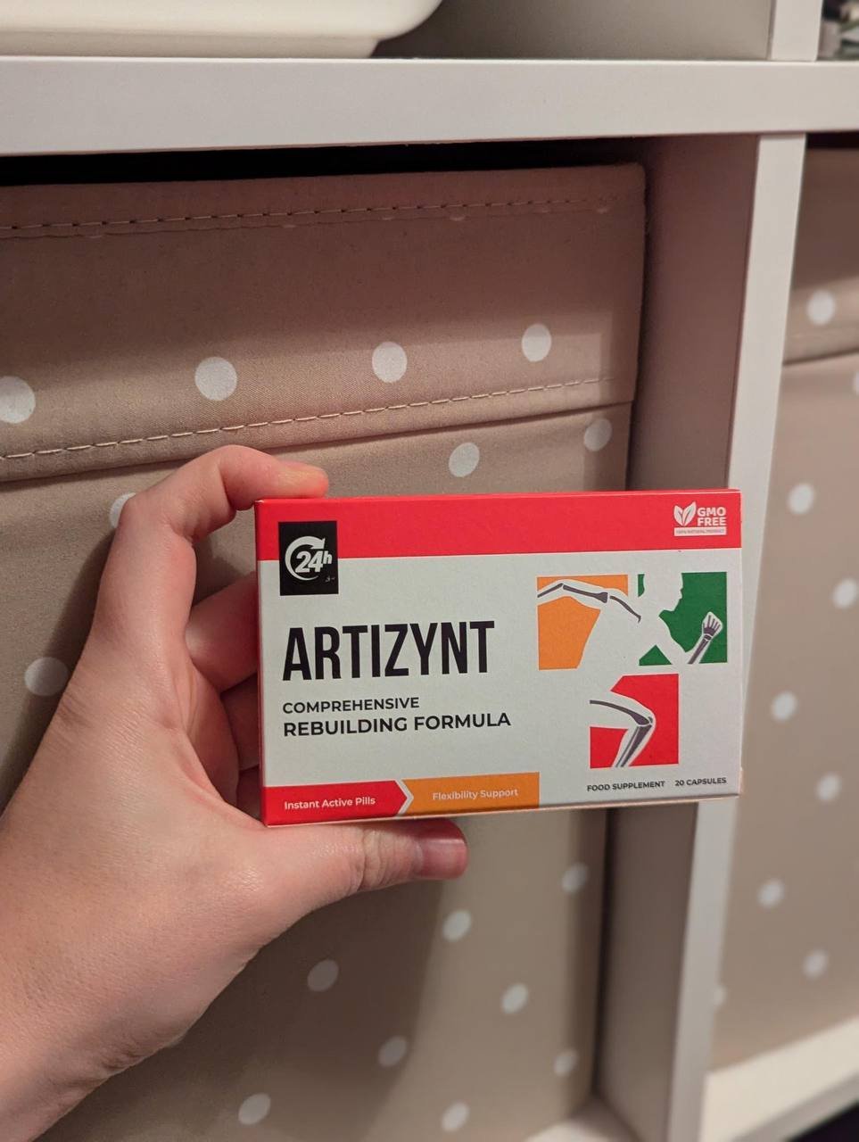 Person hält ArtiZynt in der Hand